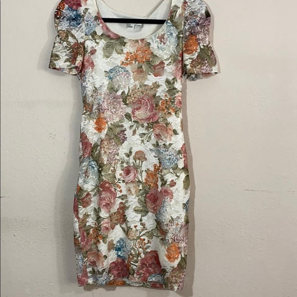 Forever 21 Dresses & Skirts - Floral lace dress